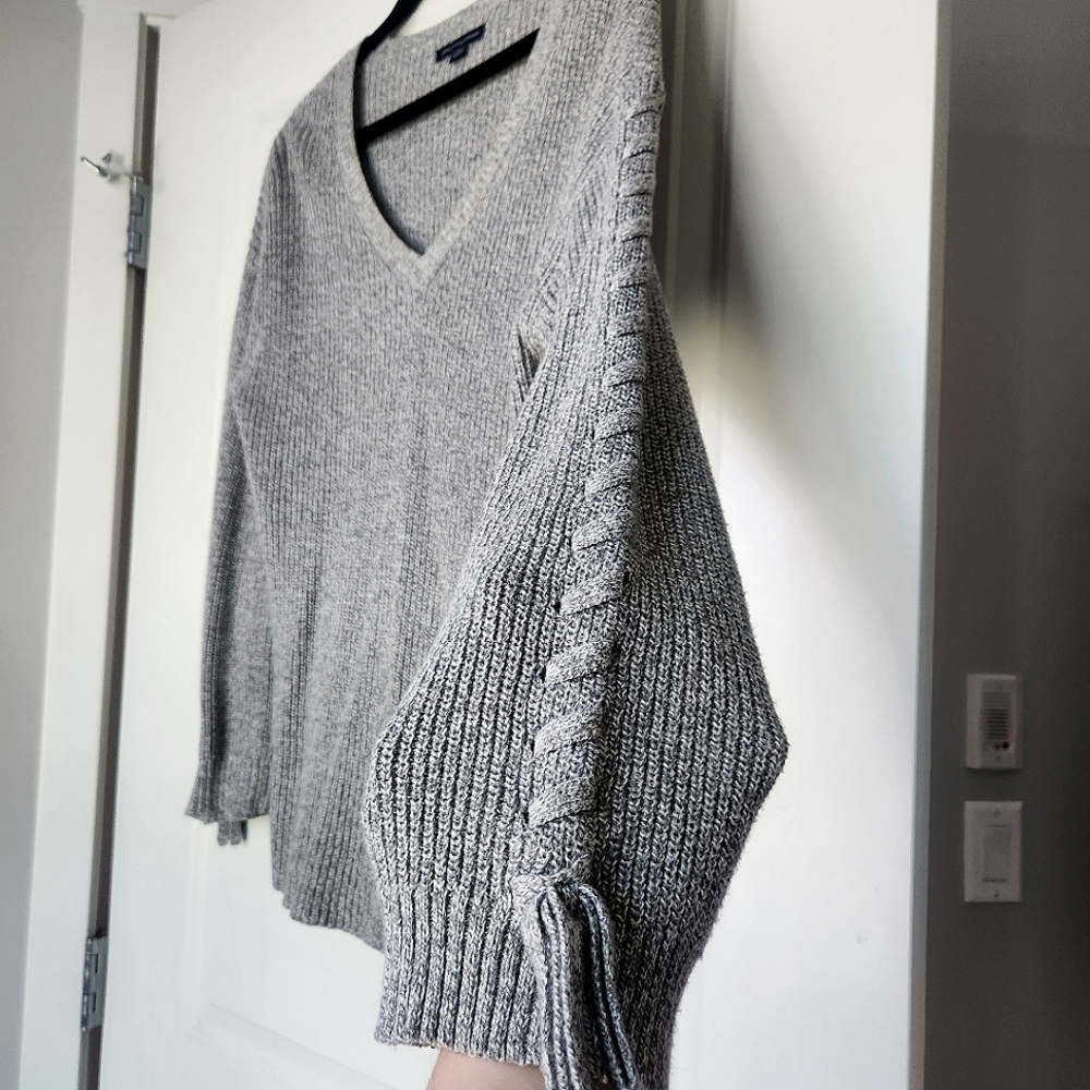 American Eagle Sweater - Size Small